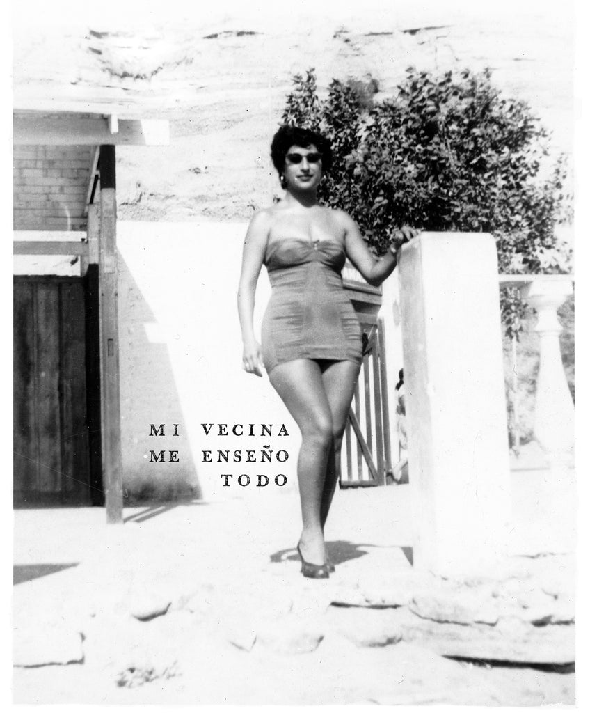 Photo vintage Pérou noir et blanc femme années 50 glamour et féminine en maillot de bain