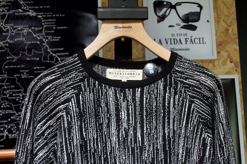 Detail matière pullover homme pop up store Misericordia au Citadium paris