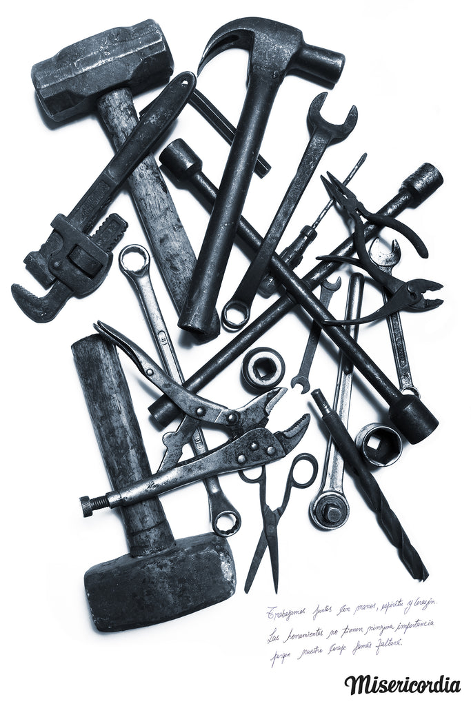 Photographie Outils noir et blanc Sérigraphie pour t-shirt détail outils de bricolage en métal noir ambiance industrielle