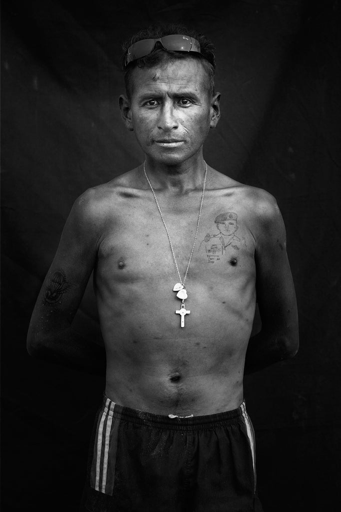 Misericordia Portrait Plage Chorillos Lima homme au Pérou posant avec des lunettes de soleil sur la tête