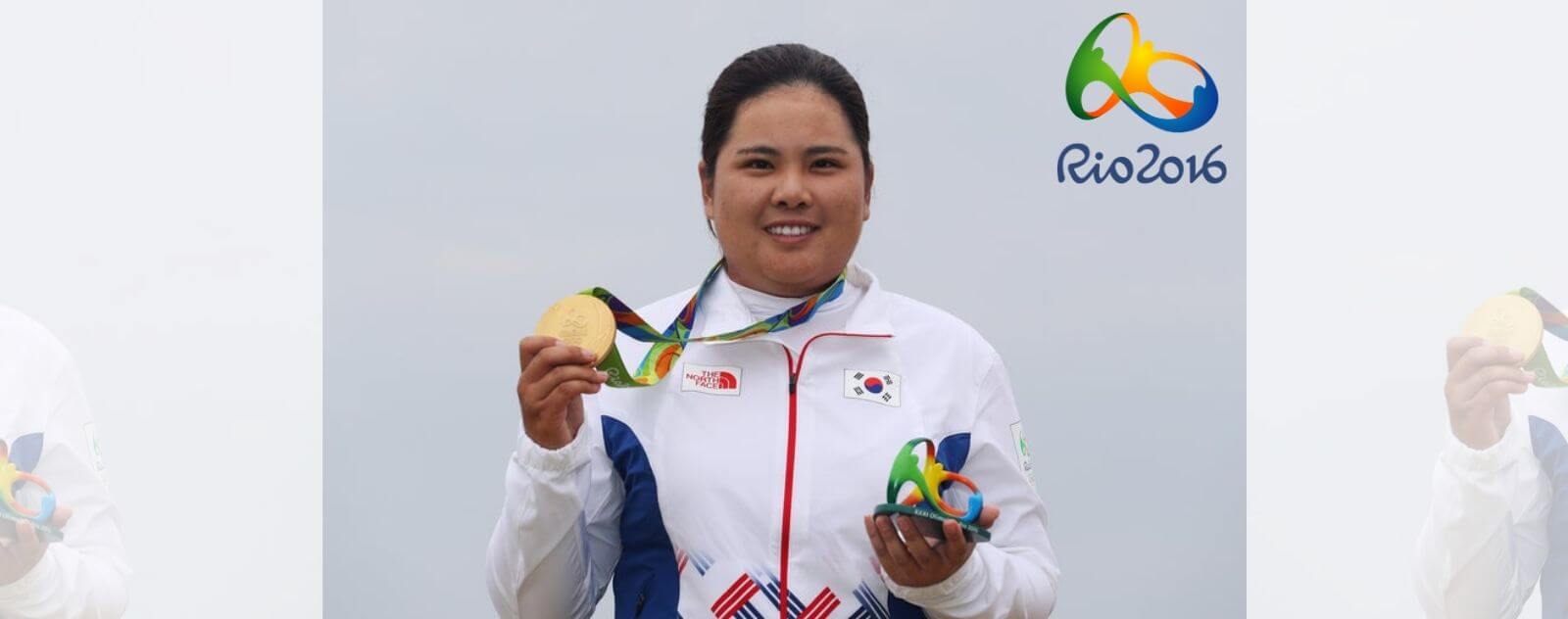 Athlètes avec une Médaille et une Statue des JO - Rio 2016