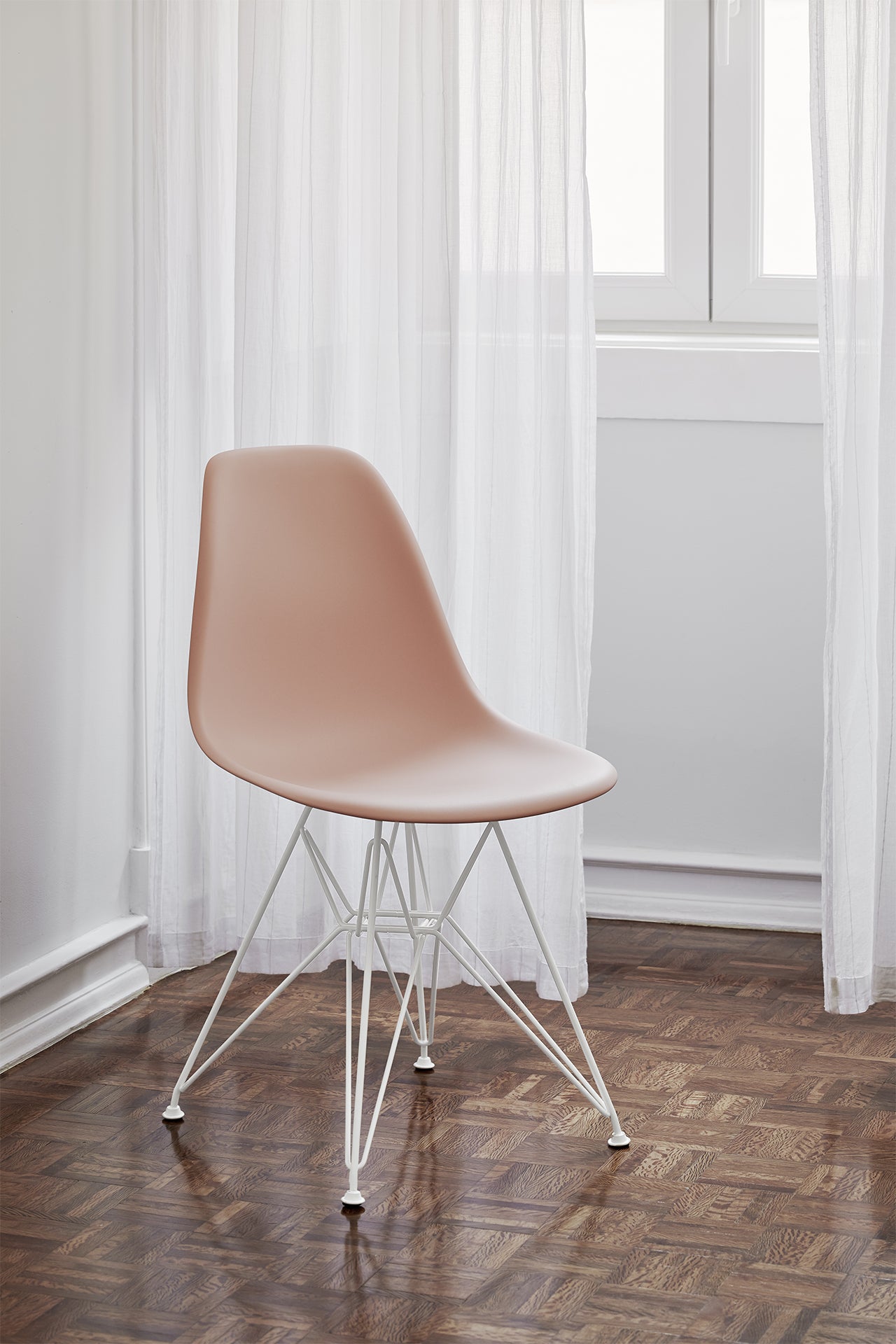 Eames DSR by Vitra