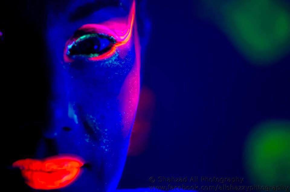 11 Glow-in-the-dark makeup looks that will totally mesmerize you – SheKnows