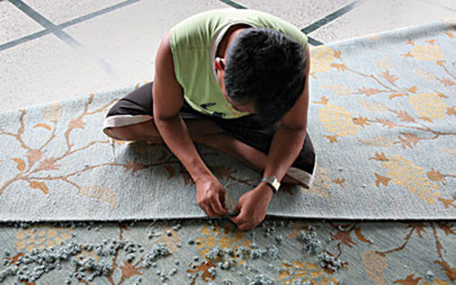 hand finishing of area rug for Amala Carpets