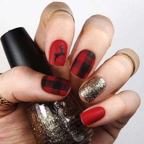 Red Christmas nails | Move Manicure Singapore