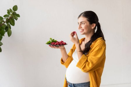 Pregnancy Mom Eating What are The Top 10 Baby Essentials - What to Buy for a Baby Before Birth @bdiapers hybrid cloth diapers covers, washable cloth  diapers, reusable cloth  diapers, disposable nappy pads, chemical free, rash free healthy nappy pads, healthy