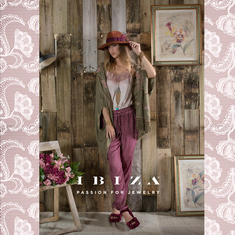 Embroidered prints laced flowers outfit fall winter season - Blog IBIZA PASSION boho chic luxe hippie style fashion