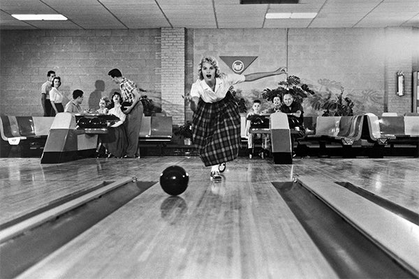 femme joue bowling années-50
