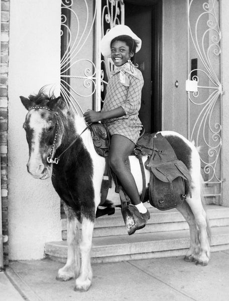 fille noire sur poney
