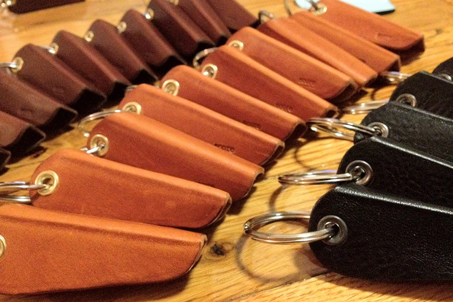 brujula new york leather key fob