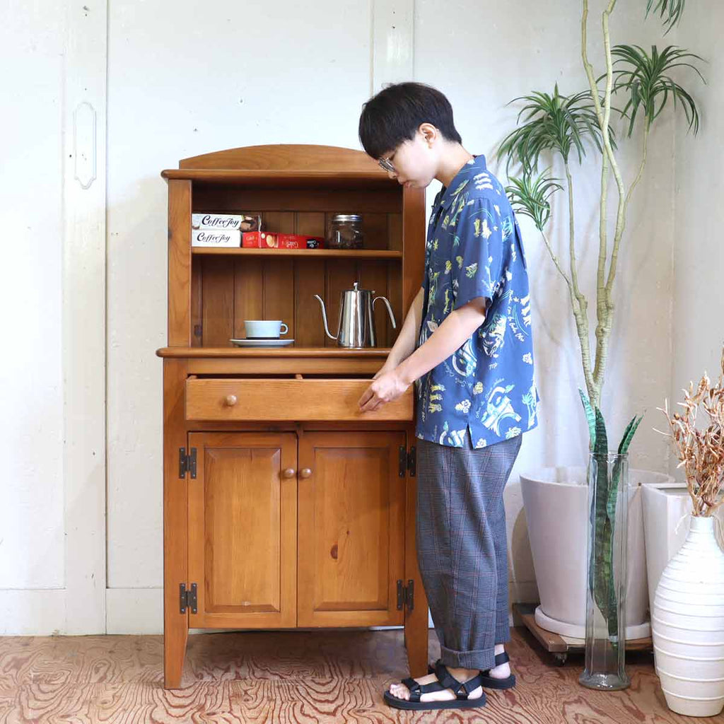 アンファン / enfant 飾り棚 カップボード キャビネット パイン材