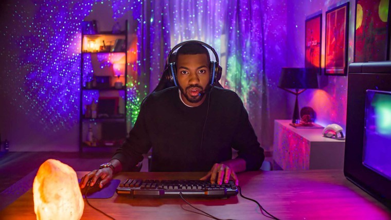 Vær forsigtig Atticus firkant 9 Gaming Room Accessories To Add To Your Setup – BlissLights