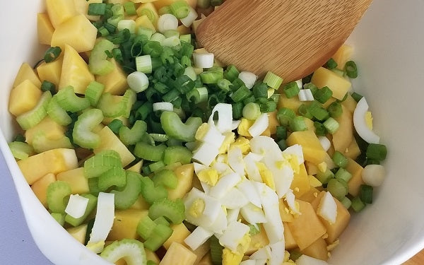 In a large bowl, add the rutabaga along with the green onions, celery and chopped egg. 