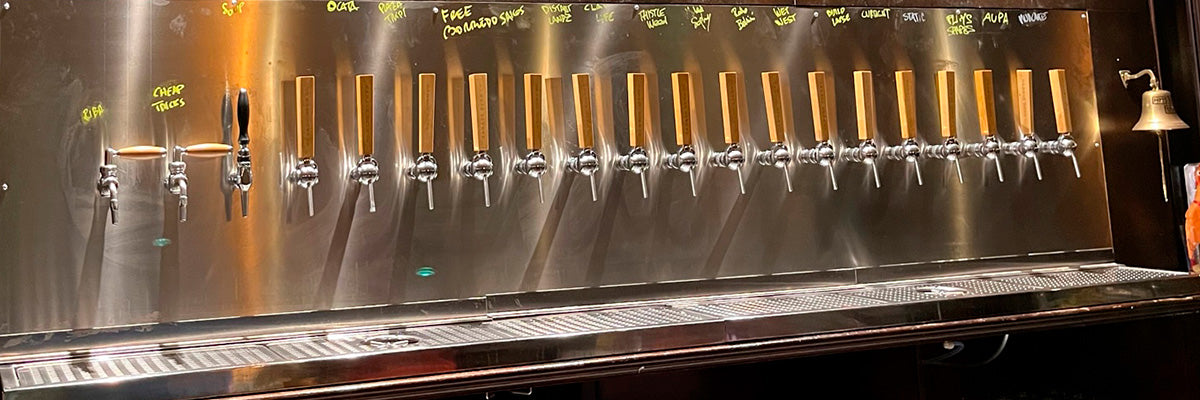 Instalación particular  Grifos de cerveza, Barra de bebidas