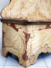 Panca laccata e dipinta .Marche XVII secolo