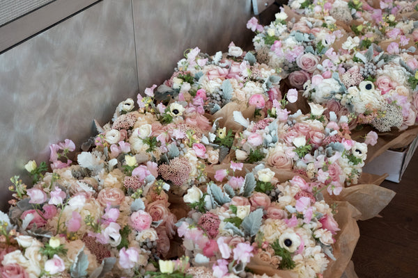 flower arrangements pink pretty event - Élan Flowers