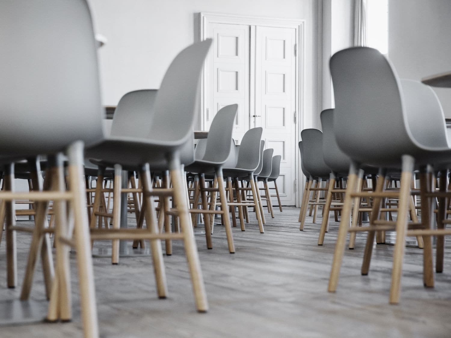 Afscheiden Maak plaats Doordeweekse dagen Normann Copenhagen Form Chair eetkamerstoel grey – HelloChair