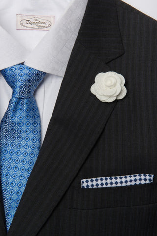 widespread collar with windsor knot