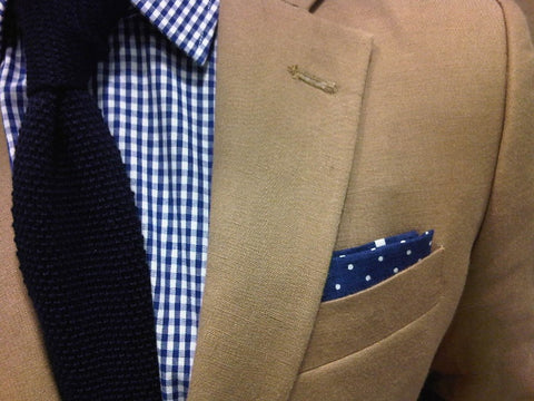 Solid Tie with Patterned Pocket Square