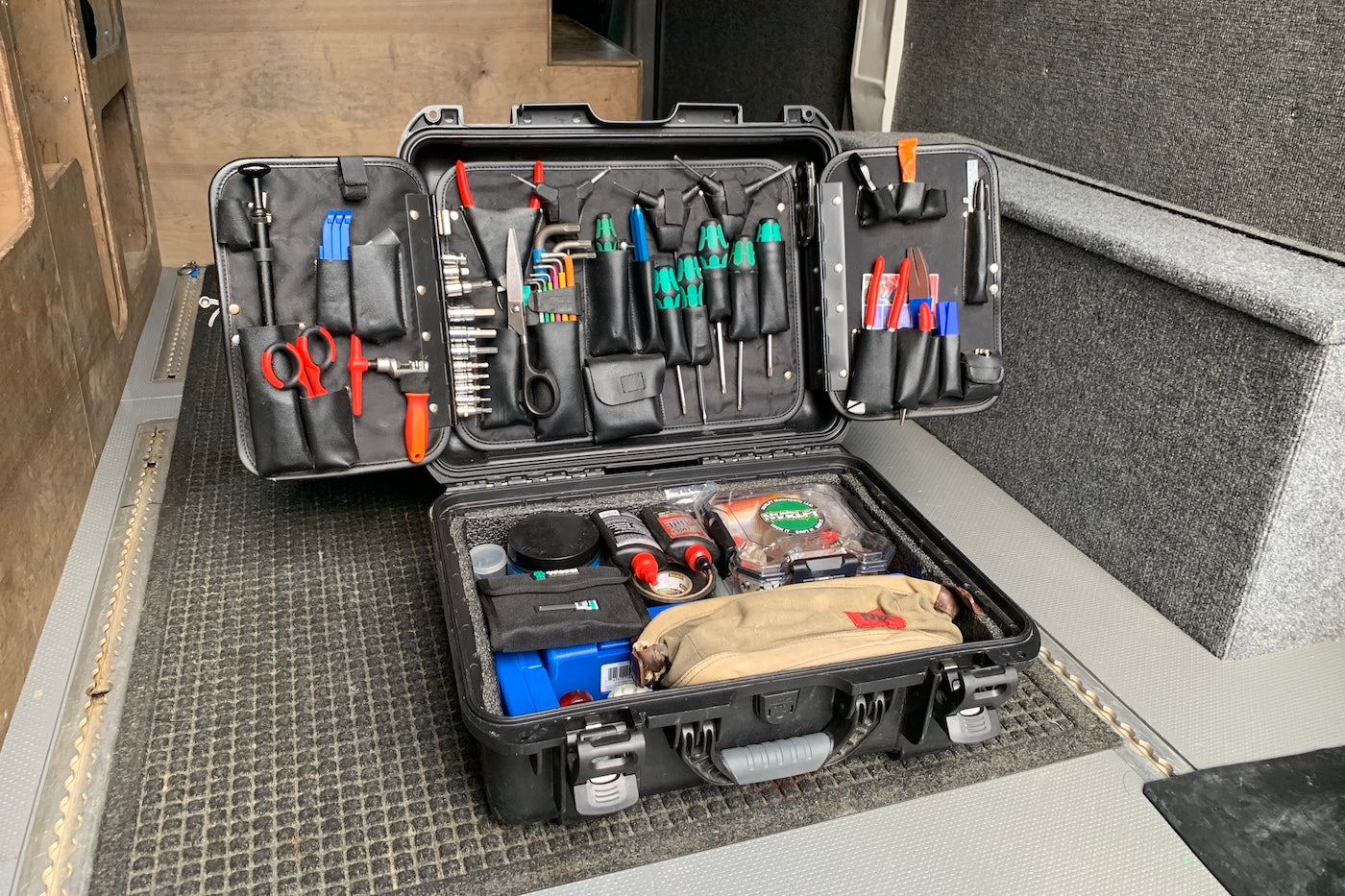 Professional Mountain Biker's Tool Box Check (9 Tools You Should