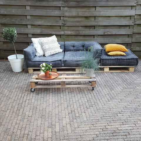 loungebank-in-tuin