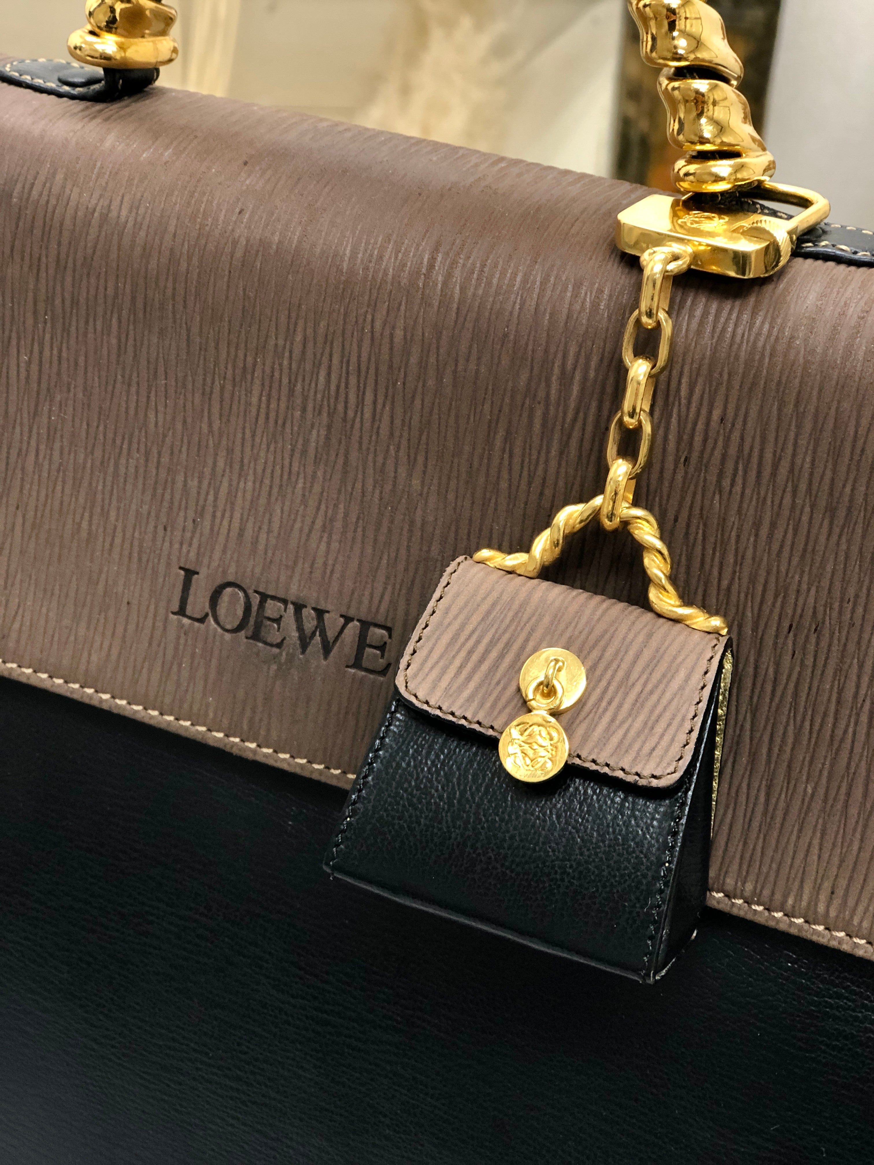 高価値】 未使用品‼️ LOEWE simple ♡ Vintage ♡ 黒 Vintage key