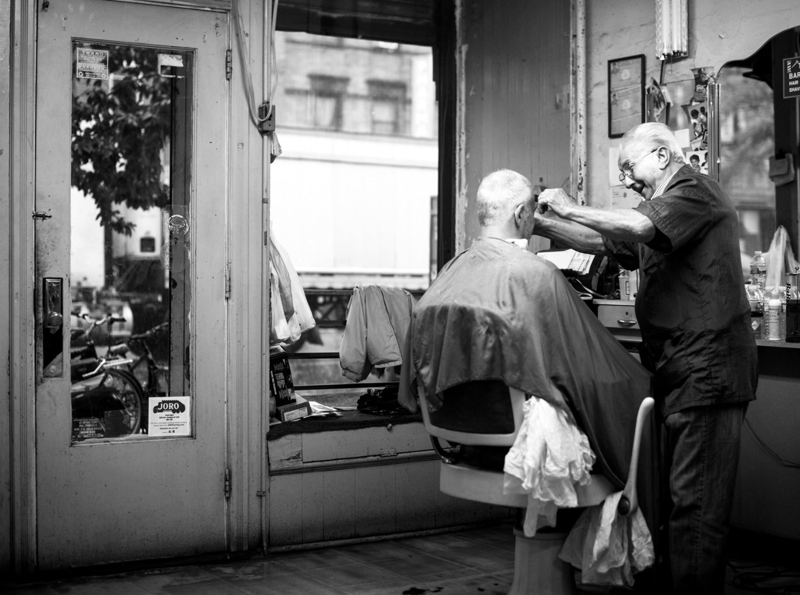 Barber cutting mans hair
