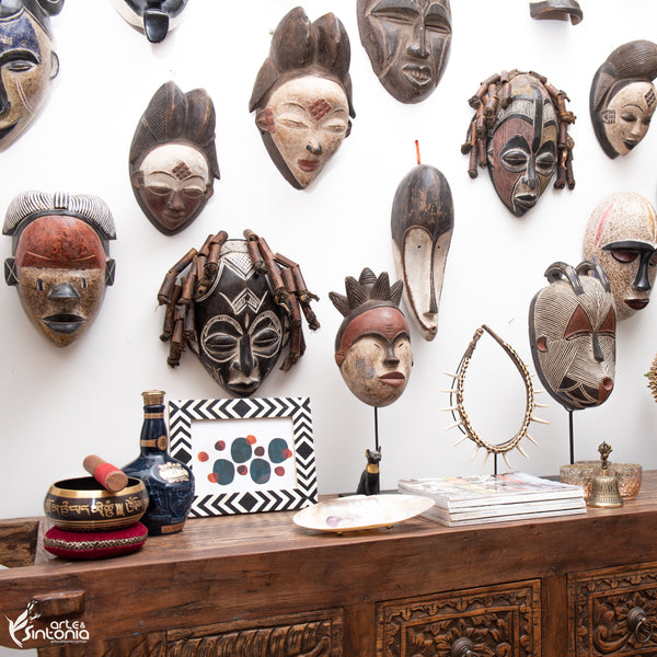 interior-design-unidade-wall-decoration-mascara-madeira-parede-artes-africanas-aparador
