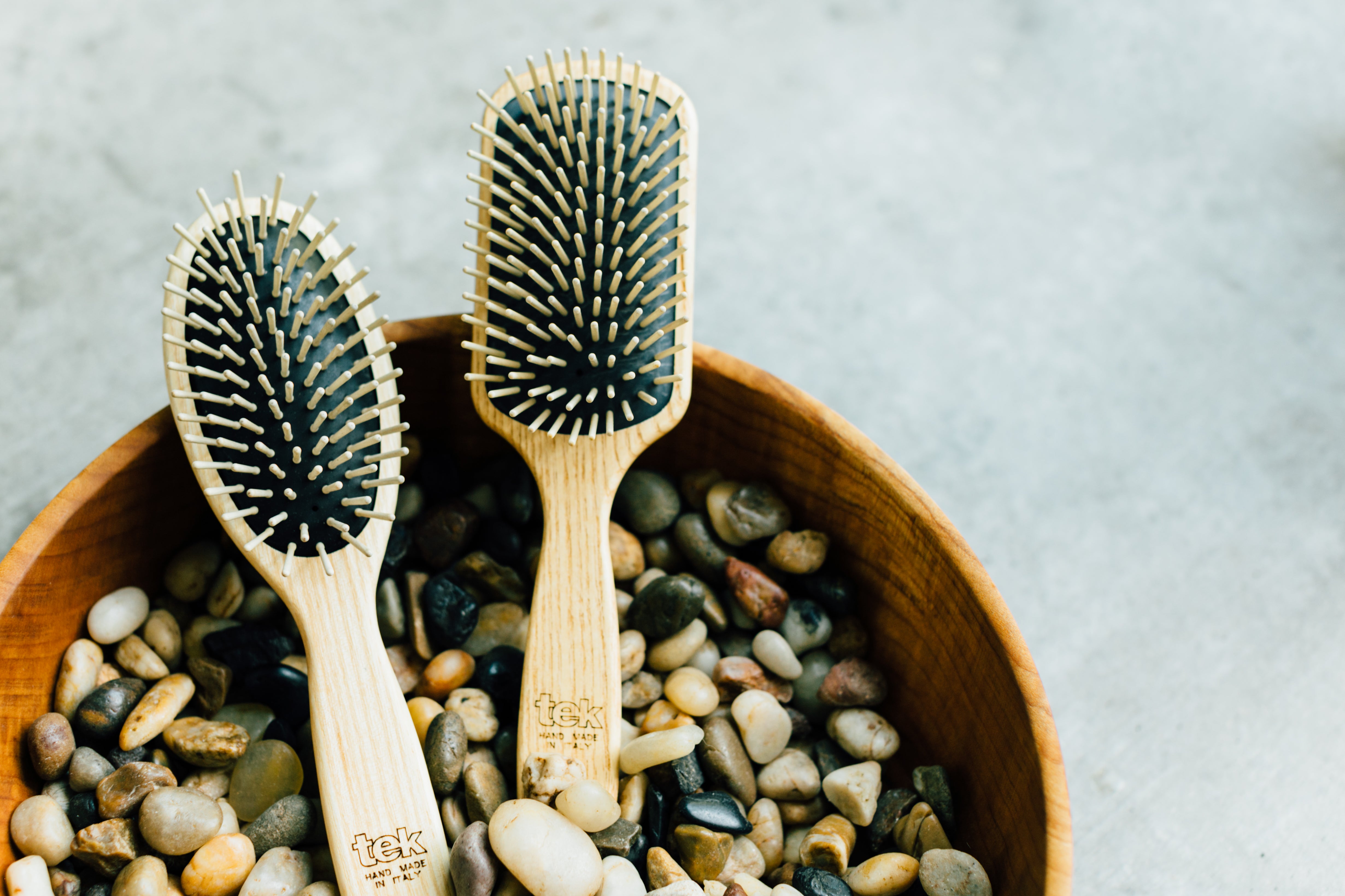 The Benefits Of Using A Wooden Hair Brush – Calia Natural