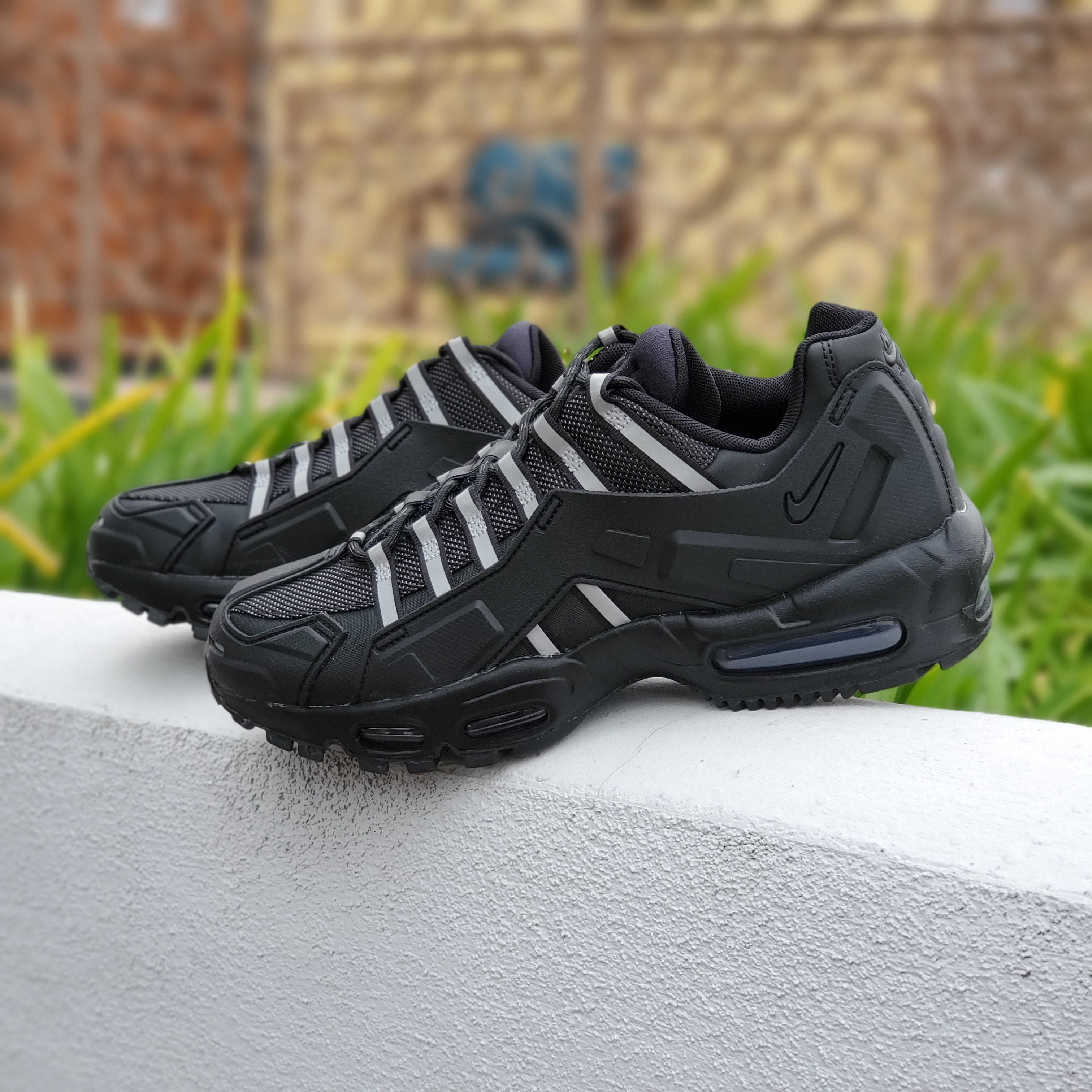 nike air max 95 ndstrkt triple black reflective