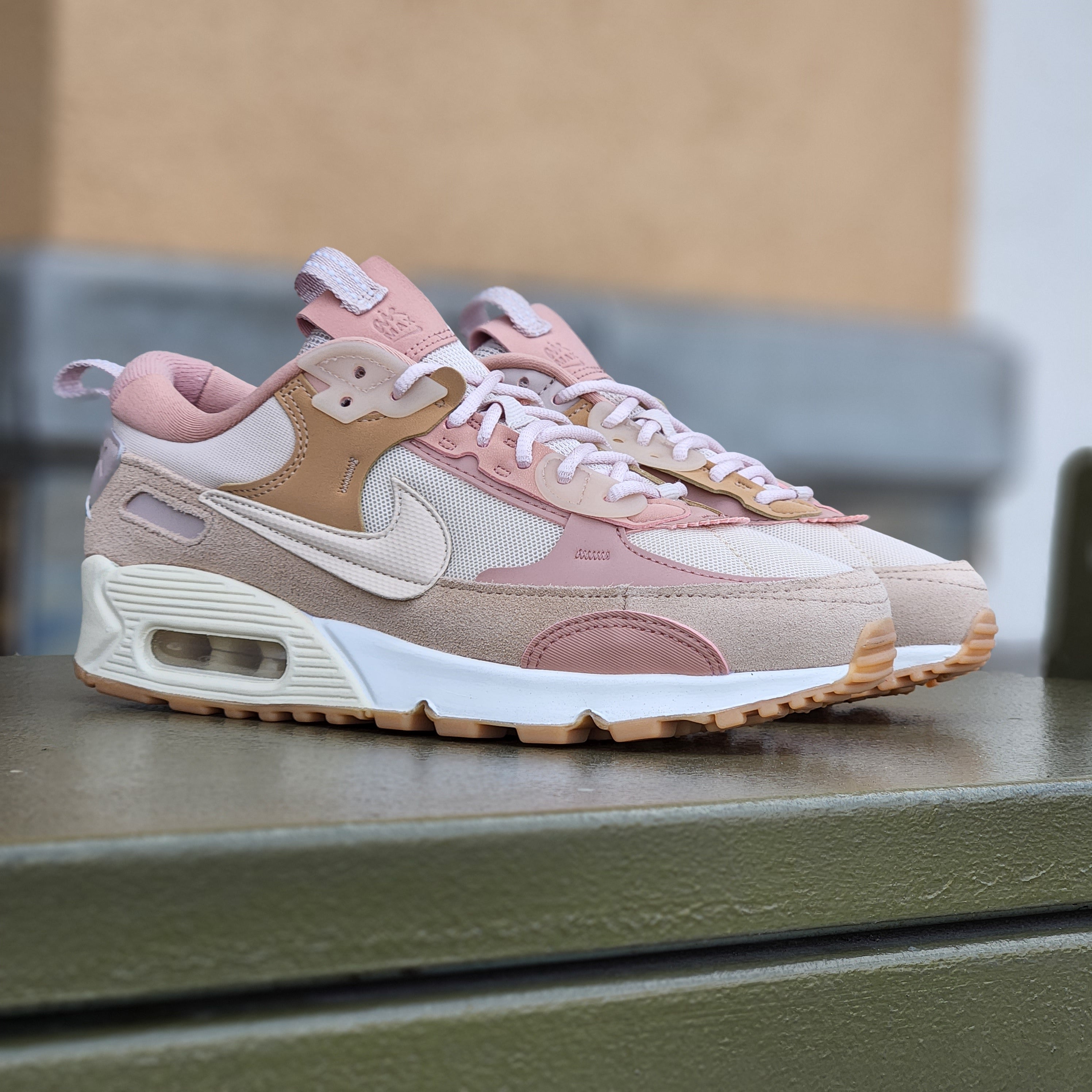 nike women's air max 90 futura