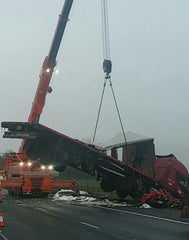 Truck lift with lifting chain