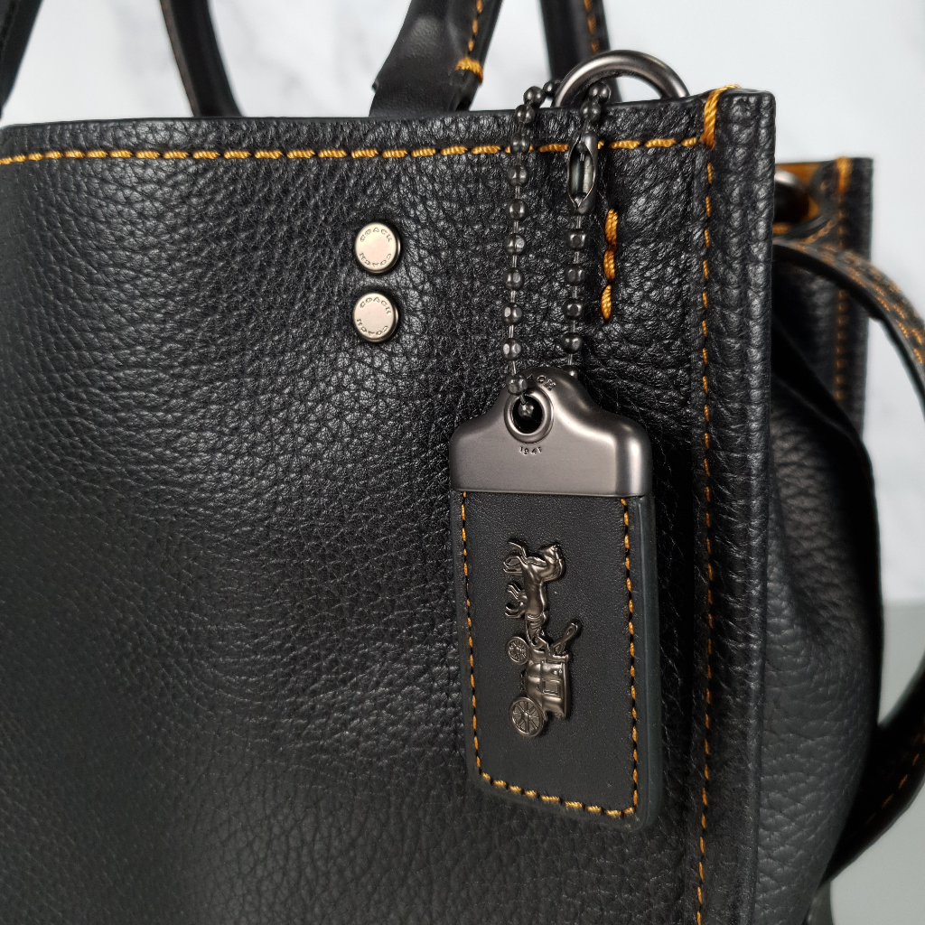 coach rogue 25 black