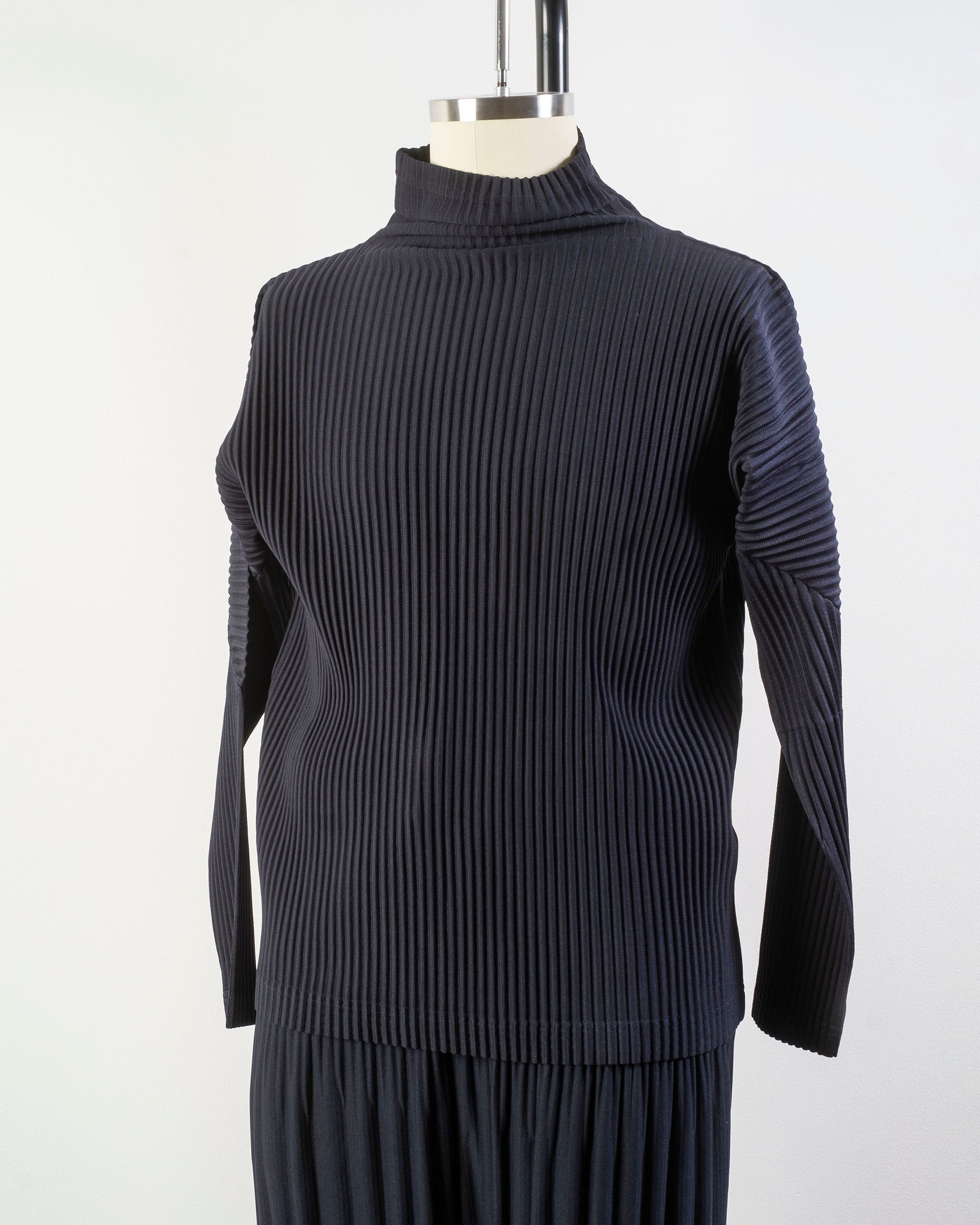 homme plissé issey miyake pleated turtleneck in black | noodle stories