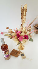Cargar imagen en el visor de la galería, Promoción  Arreglo Warmayanay + Vino Rose La Más Bonita Botella 750 ml
