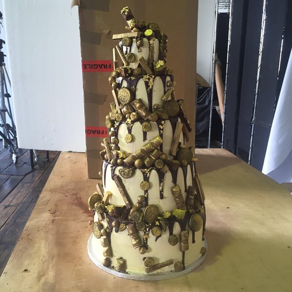 How NOT to stack a tiered cake