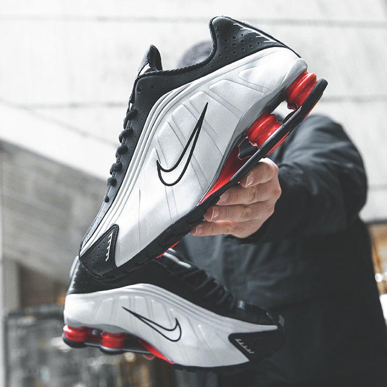 nike shox r4 black and silver