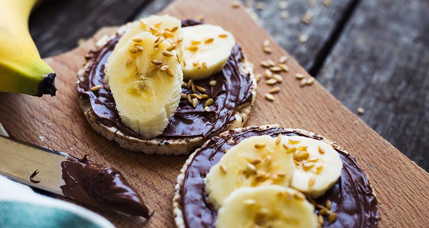 Snacks mit Reiskuchen und Blütenpollen