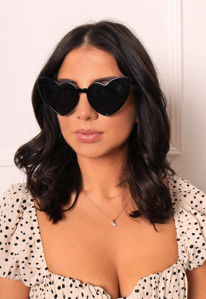 Lulu Angled Heart Womens Sunglasses In Black - vietnamzoom