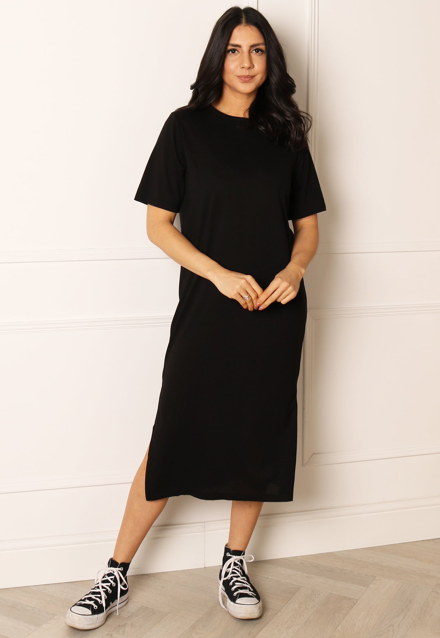 JDY Lila Midi T-shirt Dress with Side Splits in Black - concretebartops