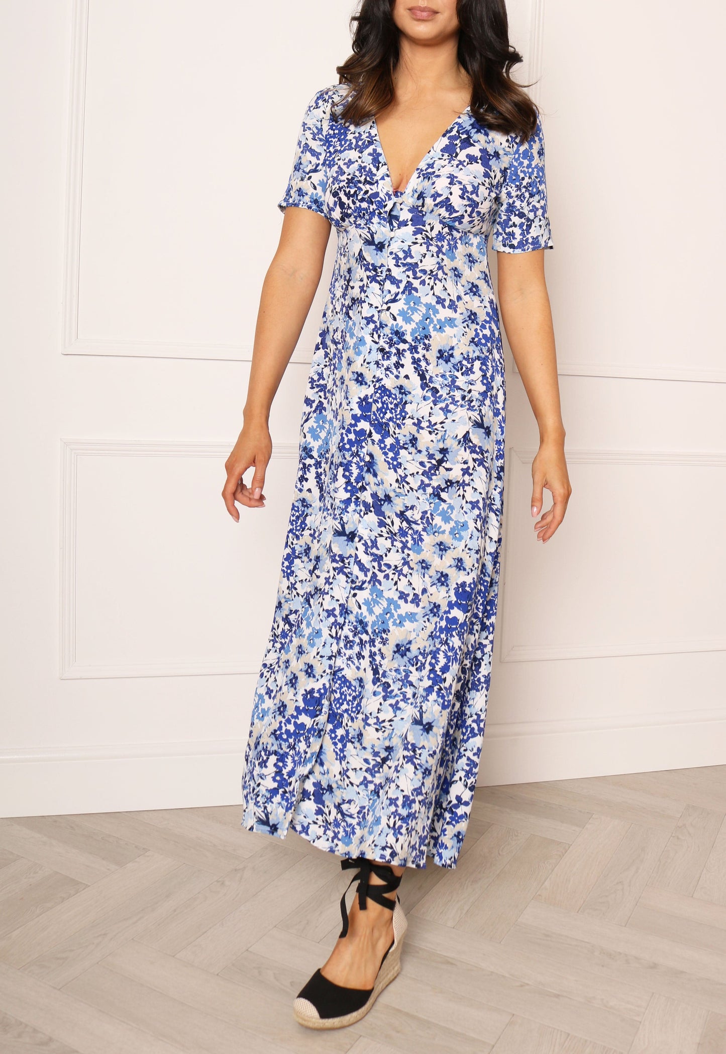 ONLY Enola Floral Print Maxi Tea Dress with Button Fastening in Blue & White - concretebartops