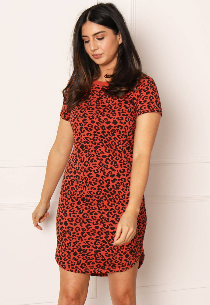 JDY Leopard Print T-shirt Summer Dress with Curve Hem in Red & Black - concretebartops