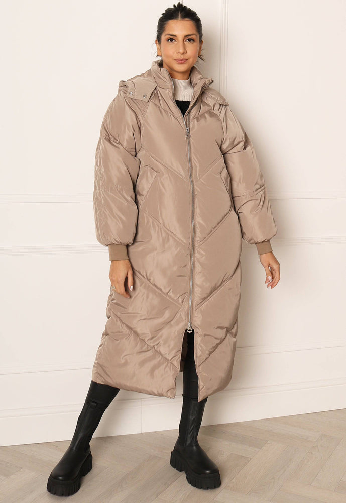 PIECES Felicity Maxi Longline Chevron Duvet Puffer Coat with Hood in Beige - concretebartops