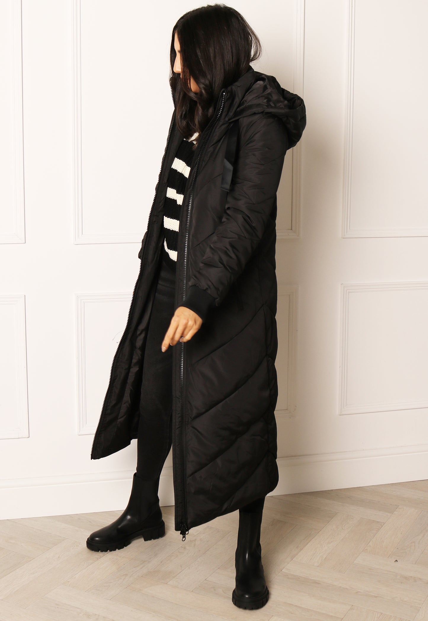 JDY Maxi Skylar Chevron Quilted Hooded Puffer Coat in Black - concretebartops