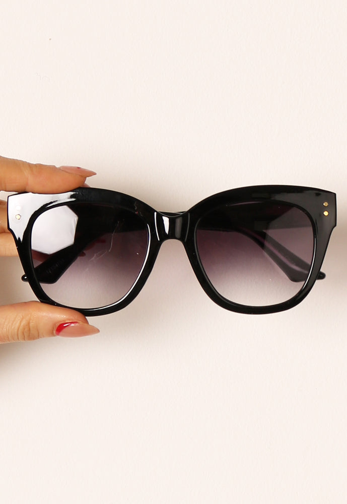 PIECES Womens Oversized Cateye Sunglasses In Black - concretebartops