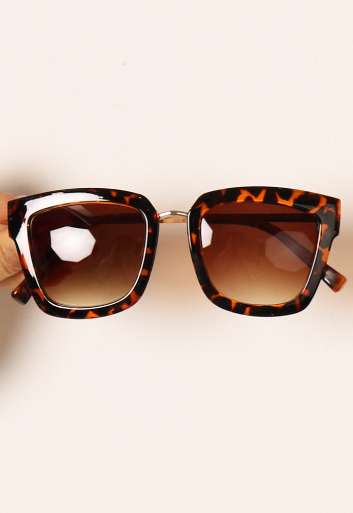 PIECES Womens Oversized Sunglasses In Brown Tortoise & Gold - concretebartops