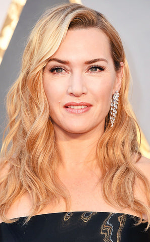 Kate Winslet at Oscars with long wavy blonde hair