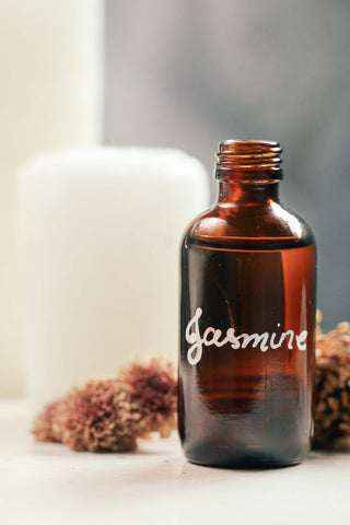 jasmin, essential oils, domestic bliss, domesticity, mydomesticity, blog, how aromatherapy and crystals add romance to the bedroom