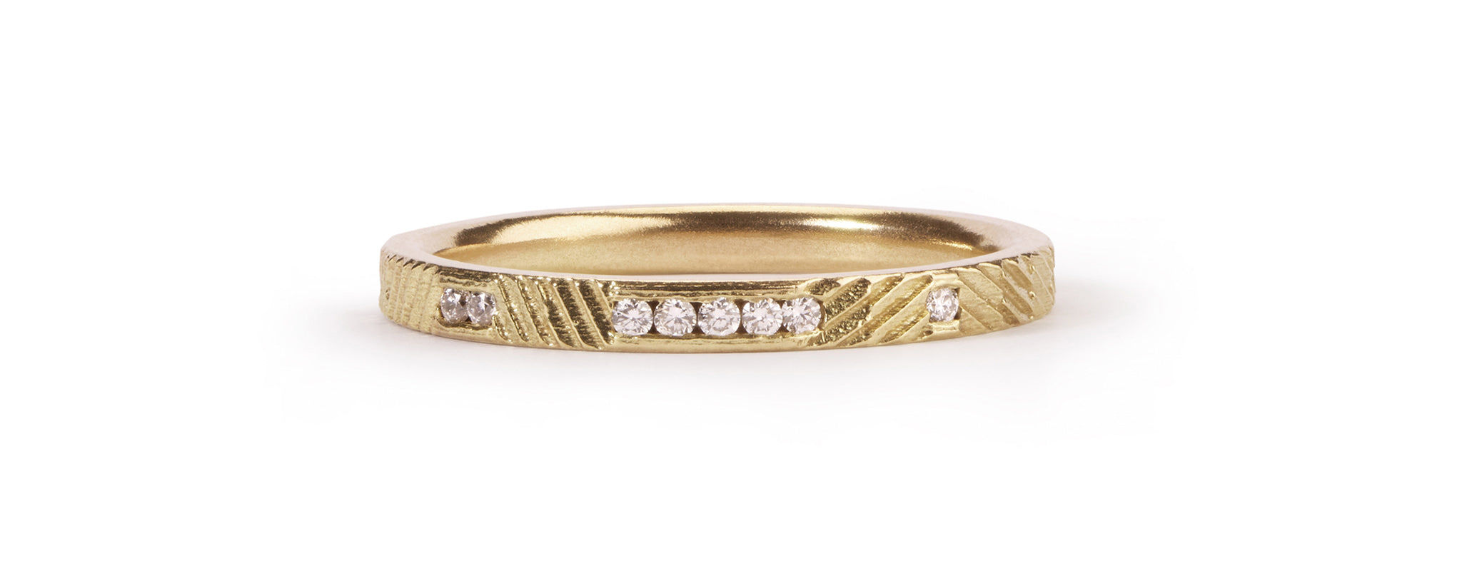 Contour random eternity ring