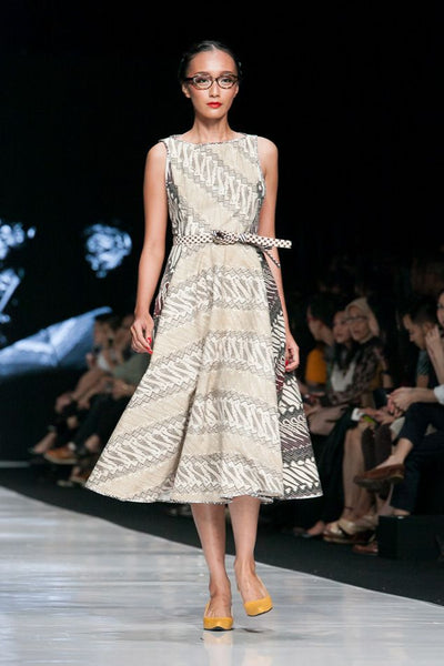 model-dress-batik-indonesia-edward-hutabarat-7